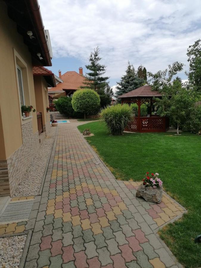 Kaktuszvirag Apartmanhaz Hajduszoboszlo Exterior photo