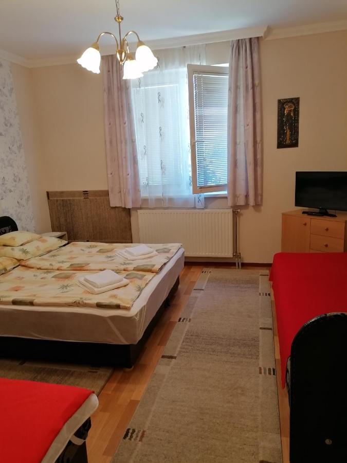 Kaktuszvirag Apartmanhaz Hajduszoboszlo Exterior photo